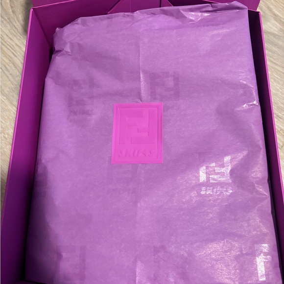 Fendi Skims Pouch🩷 - Picture 7 of 13